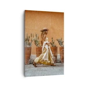 Quadro su tela - Stampe su Tela - Una donna in stile boho con vasi di cactus sullo sfondo. - 80x120cm - In stile hippy - Decorazione murale moderna per soggiorno e camera da letto ARTTOR