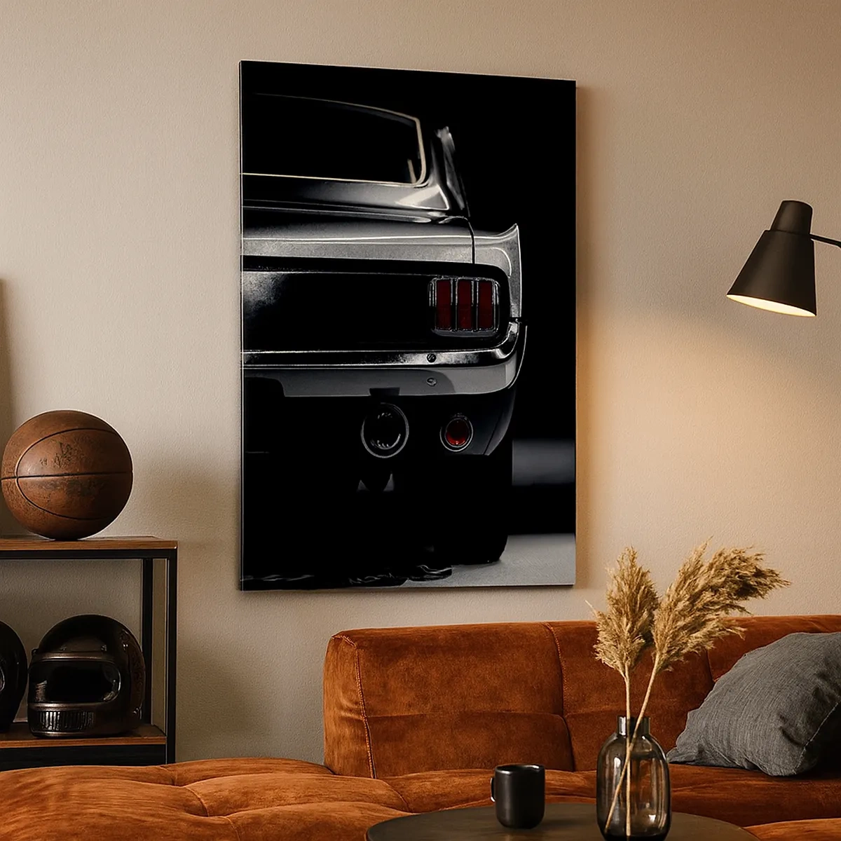 Quadro su tela - Stampe su Tela - Un'immagine in bianco e nero della parte posteriore di un'auto d'epoca su uno sfondo scuro. - 50x70cm - Il fascino del classico - Decorazione murale moderna per soggiorno e camera da letto ARTTOR