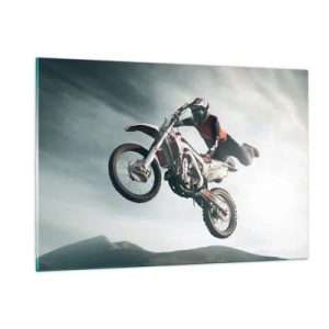 Quadro su vetro - Un motociclista esegue acrobazie in aria con le montagne sullo sfondo. - 120x80cm - No risk no fun - Decorazione murale moderna per soggiorno e camera da letto ARTTOR