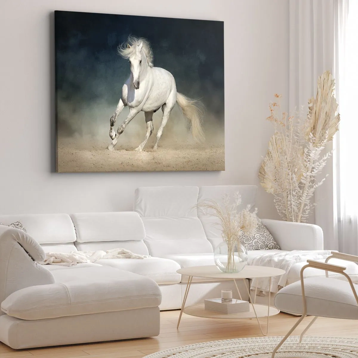 Quadro su tela - Stampe su Tela - Un cavallo bianco al galoppo contro un cielo sfocato - 120x80cm - Libertà allo stato puro - Decorazione murale moderna per soggiorno e camera da letto ARTTOR