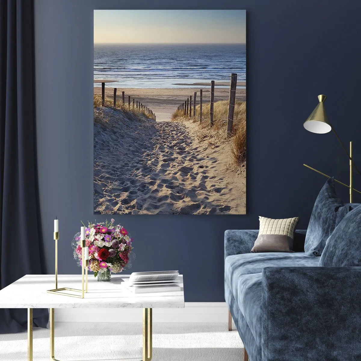 Quadro su vetro - Un sentiero tra le dune che conduce ad una spiaggia con mare calmo - 50x70cm - Rumore del mare, uccelli che cantano, spiaggia selvatica tra i cespugli... - Decorazione murale moderna per soggiorno e camera da letto ARTTOR
