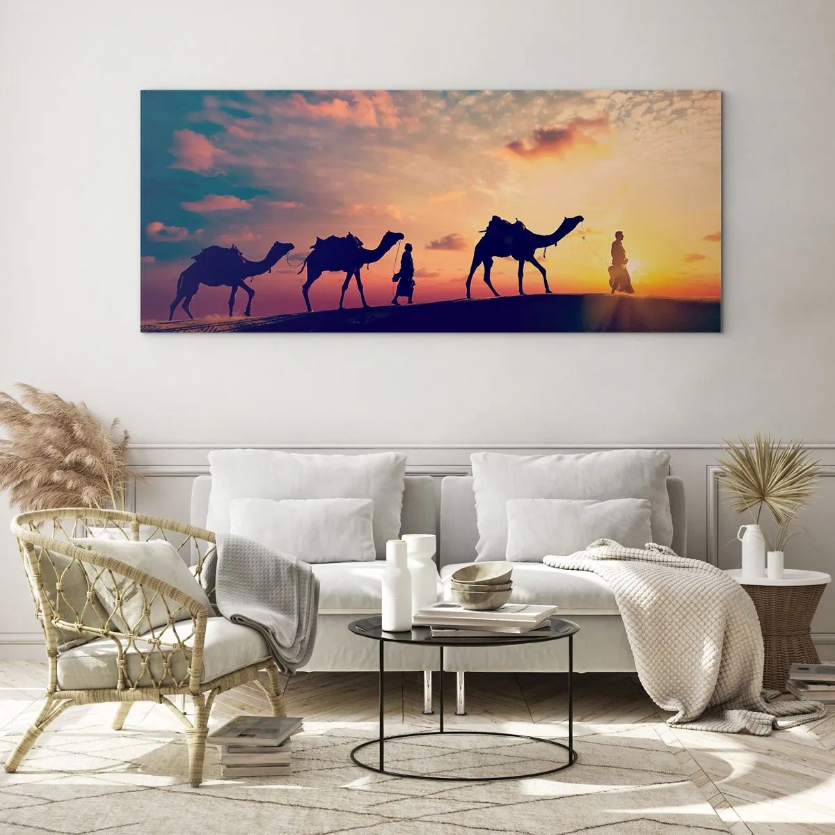 Quadro su vetro - Una carovana di cammelli che vaga nel deserto al tramonto - 160x50cm - Il misterioso spirito d'oriente - Decorazione murale moderna per soggiorno e camera da letto ARTTOR