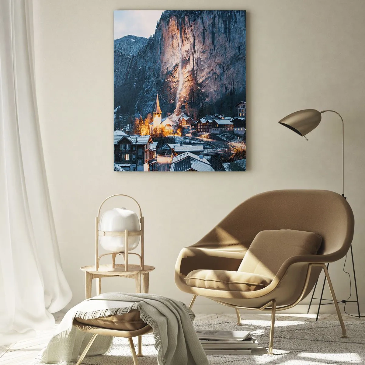 Quadro su vetro - Un pittoresco villaggio invernale circondato dalle montagne - 80x120cm - Lo spirito luminoso dell'inverno - Decorazione murale moderna per soggiorno e camera da letto ARTTOR