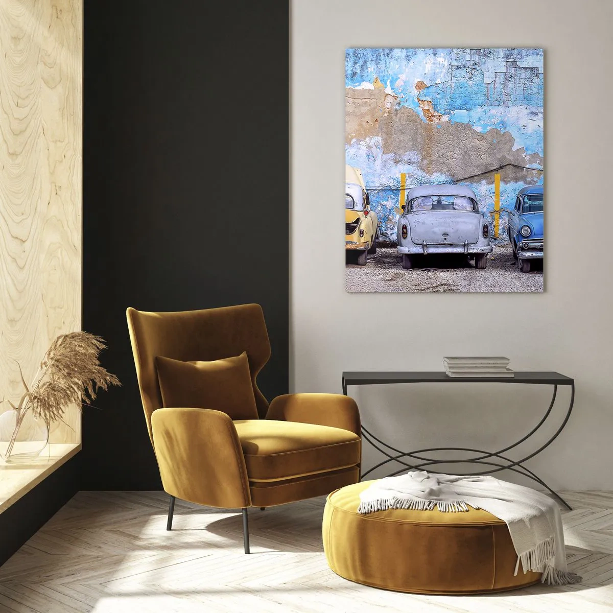 Quadro su vetro - Vecchie auto sullo sfondo di un muro distrutto - 70x100cm - L'incontro dei veterani - Decorazione murale moderna per soggiorno e camera da letto ARTTOR