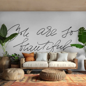 Fotomurali Premium Sand - La citazione "Sei così bella" scritta a mano con eleganza - 100x70cm - Davvero, credimi... - Decorazione murale moderna per soggiorno e camera da letto ARTTOR
