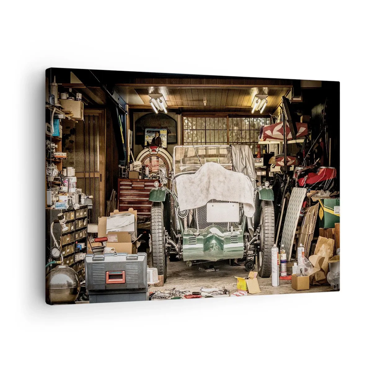 Quadro su tela - Stampe su Tela - Una vecchia auto in un garage circondata da attrezzi e attrezzature - 70x50cm - Ritorno al passato - Decorazione murale moderna per soggiorno e camera da letto ARTTOR