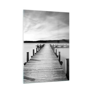 Quadro su vetro - Un molo di legno conduce in lontananza attraverso un lago calmo - 50x70cm - Pace sull'acqua - Decorazione murale moderna per soggiorno e camera da letto ARTTOR