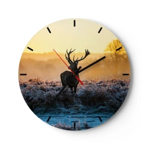 Orologio da parete - Orologio in Vetro - Un cervo in un campo in una mattina gelida con un cielo arancione - 30x30cm - Incoronato nelle sue terre - Decorazione murale moderna per soggiorno, cucina e camera da letto ARTTOR
