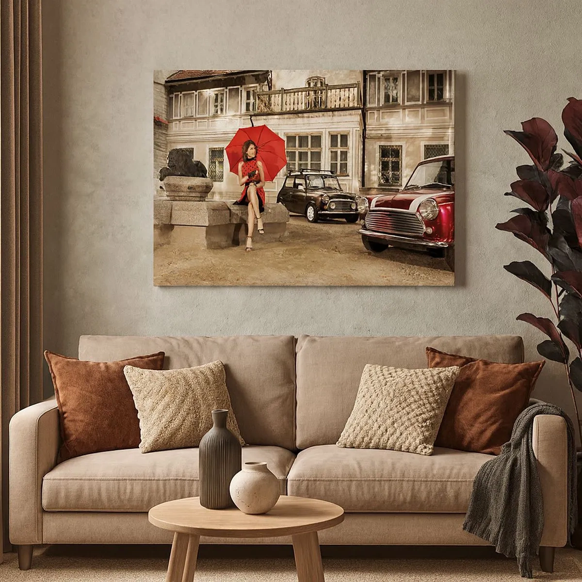 Quadro su tela - Stampe su Tela - Donna con un ombrello rosso vicino alle auto d'epoca - 70x50cm - Piccolo viaggio sentimentale - Decorazione murale moderna per soggiorno e camera da letto ARTTOR