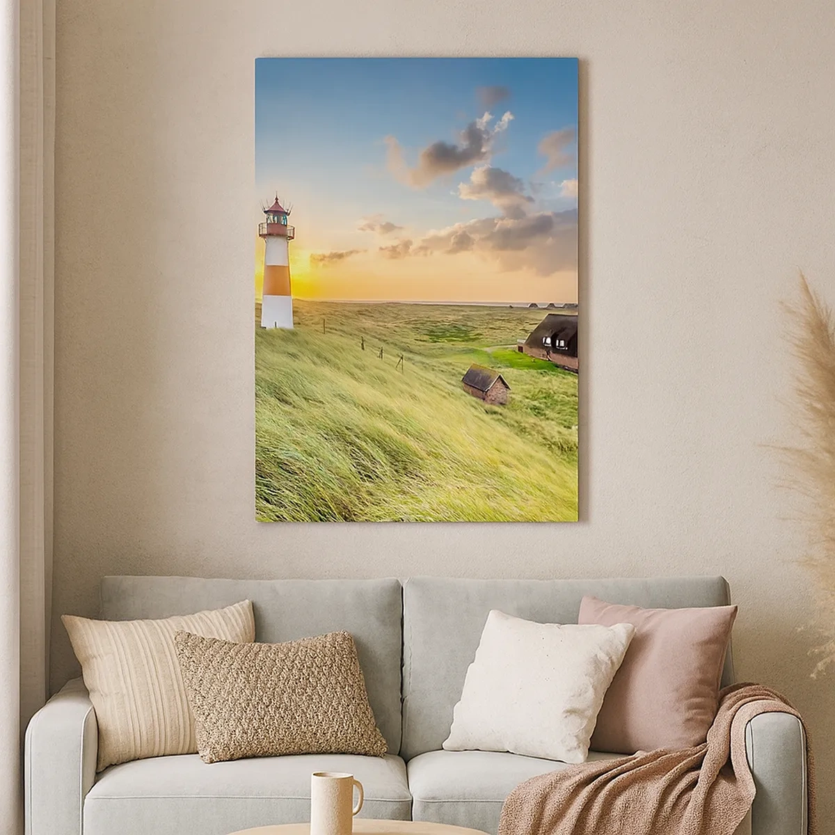 Quadro su tela - Stampe su Tela - Un faro con prati e case al sole sullo sfondo - 50x70cm - Tra le onde - Decorazione murale moderna per soggiorno e camera da letto ARTTOR