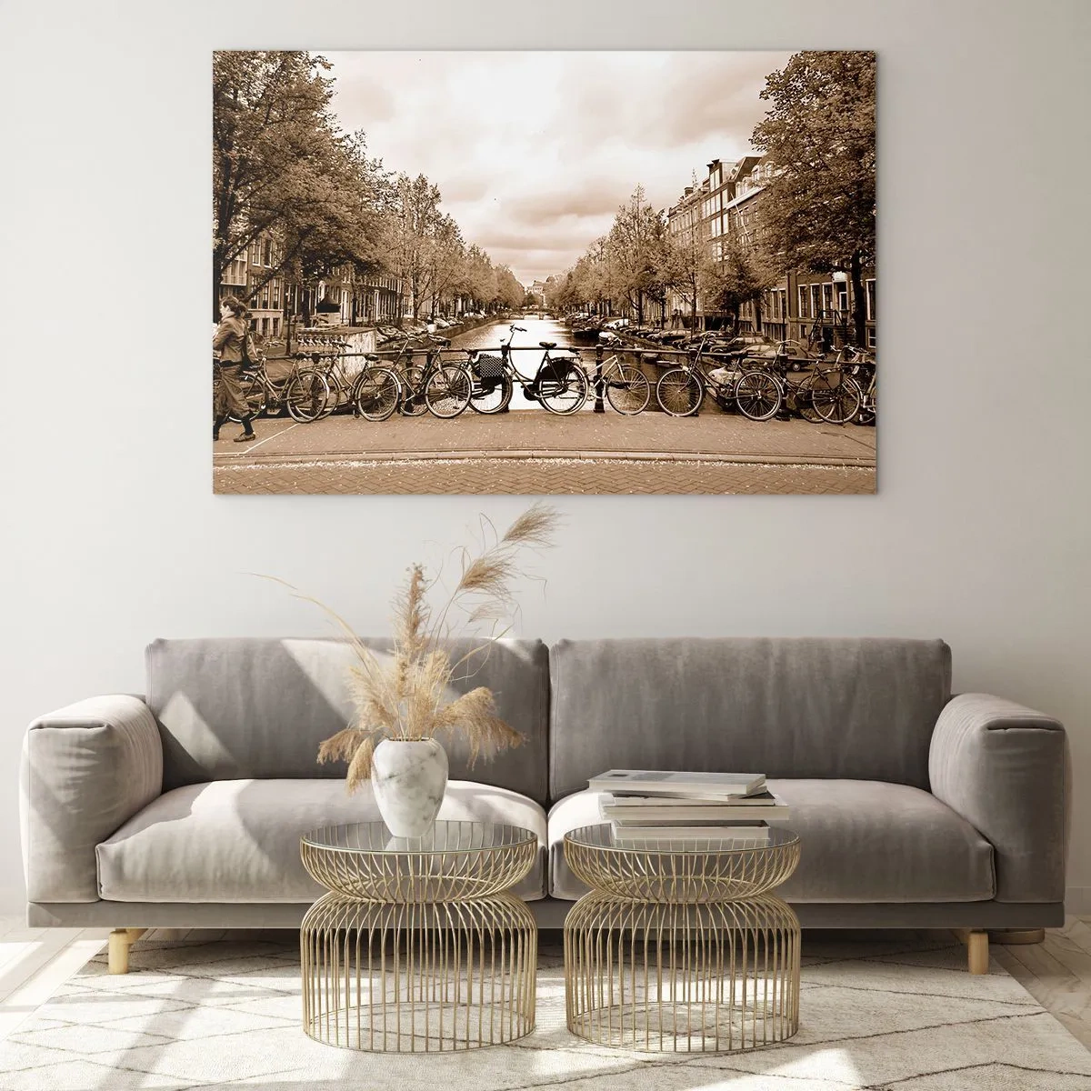 Quadro su vetro - Ponte di Amsterdam con biciclette retrò - 70x50cm - Atmosfera olandese - Decorazione murale moderna per soggiorno e camera da letto ARTTOR