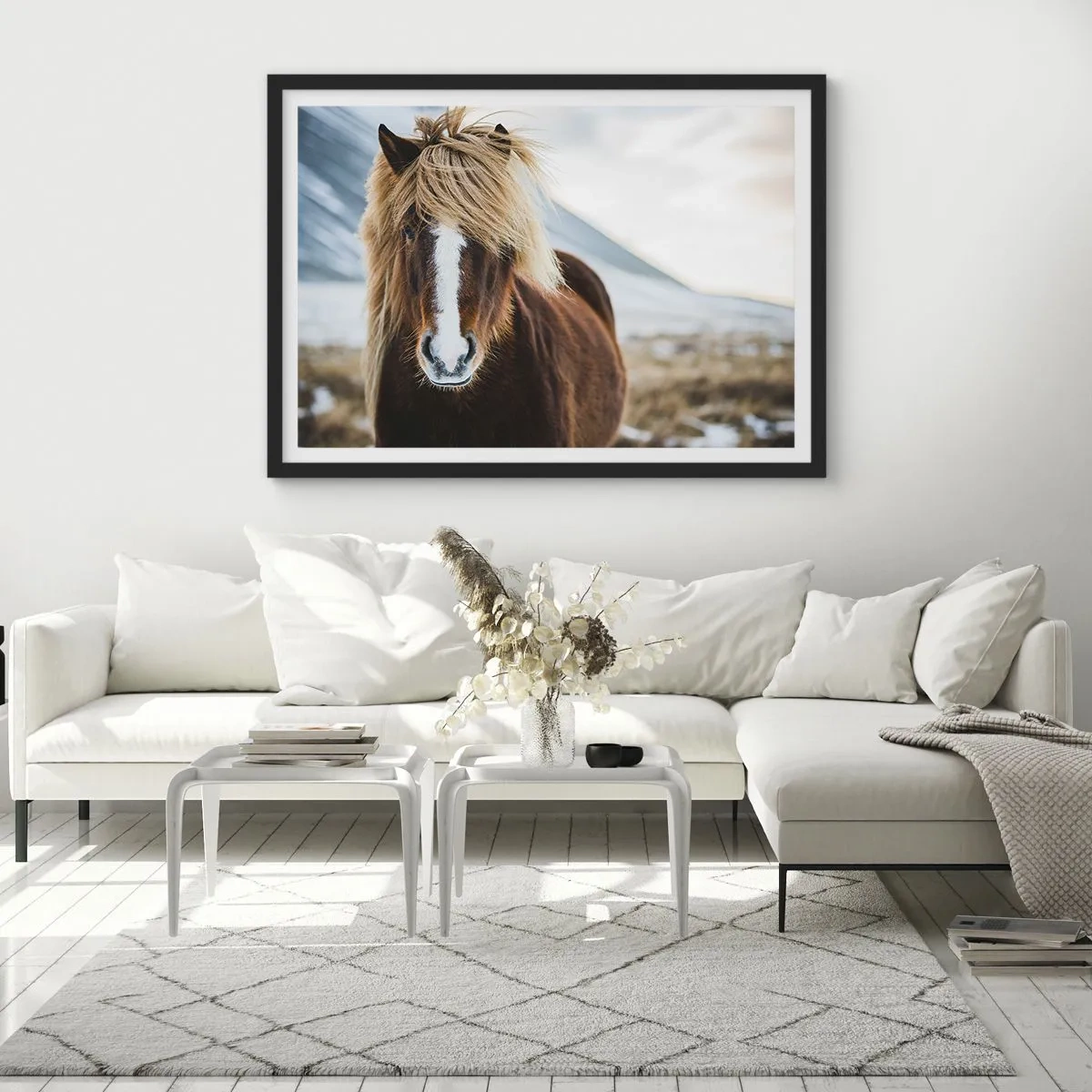Poster in cornice nera - Cavallo islandese contro un paesaggio montano - 70x50cm - Senti la libertà? - Decorazione murale moderna per soggiorno e camera da letto ARTTOR