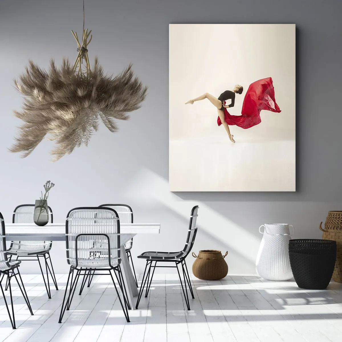 Quadro su tela - Stampe su Tela - Una ballerina dinamica in movimento con un abito nero e tessuto rosso. - 50x70cm - Rosso e nero - Decorazione murale moderna per soggiorno e camera da letto ARTTOR