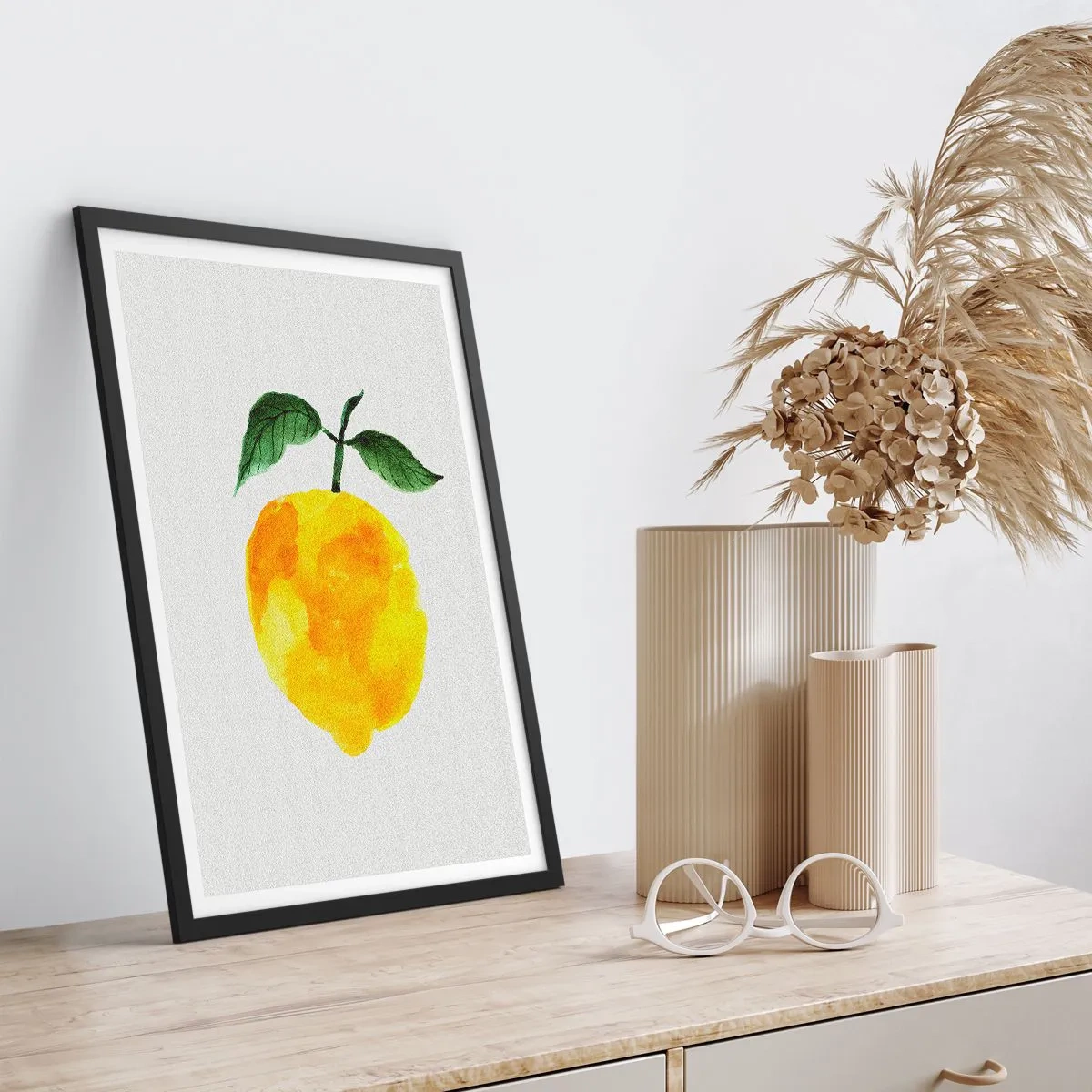 Poster in cornice nera - Illustrazione ad acquerello di un limone con foglie su uno sfondo chiaro - 50x70cm - Scoprire il sapore del sole - Decorazione murale moderna per soggiorno e camera da letto ARTTOR