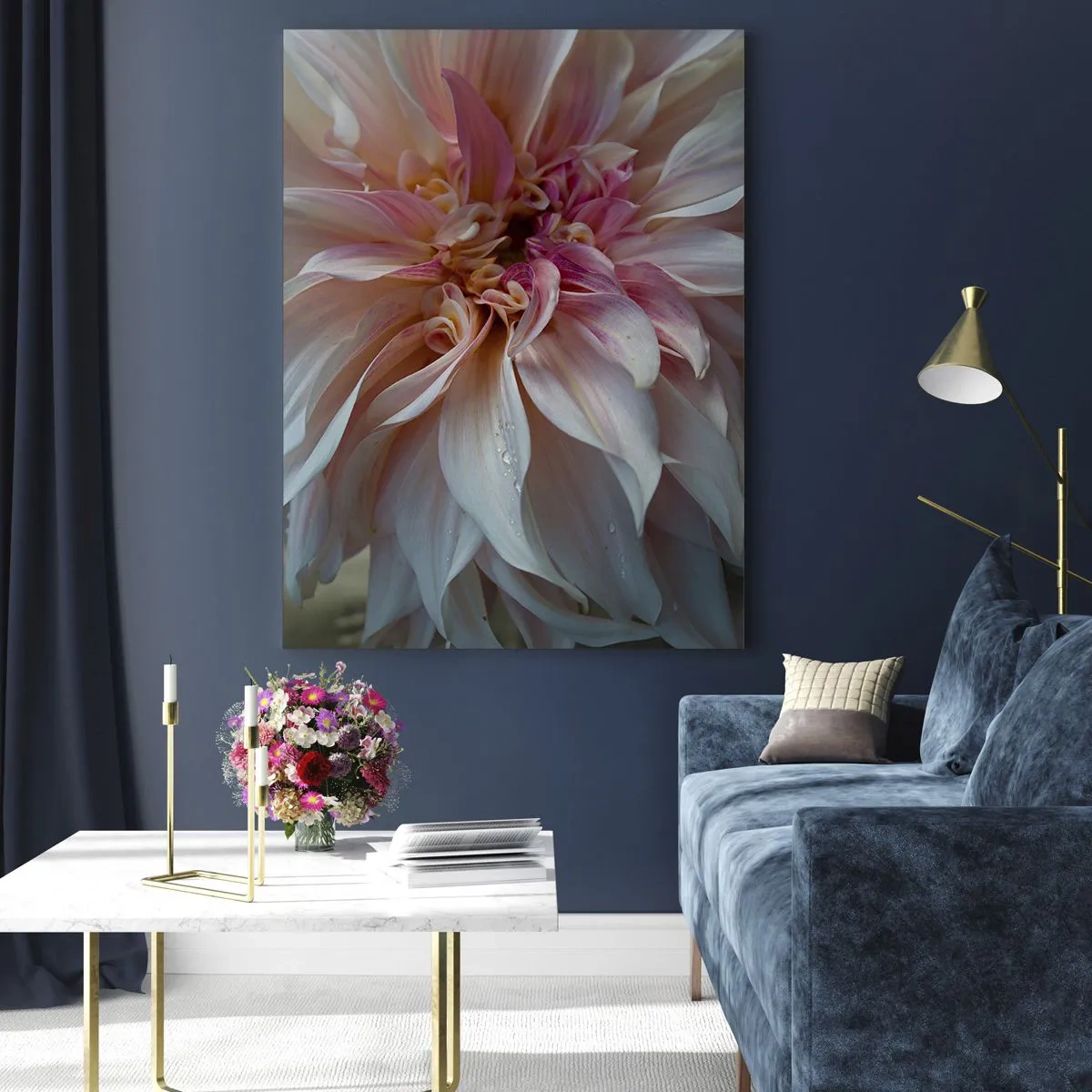 Quadro su vetro - Primo piano di delicati petali di fiori rosa con gocce d'acqua - 70x100cm - Freschezza in fiore - Decorazione murale moderna per soggiorno e camera da letto ARTTOR