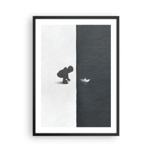 Poster in cornice nera - Un bambino si sporge sull'acqua con una barchetta di carta - 50x70cm - La grande spedizione - Decorazione murale moderna per soggiorno e camera da letto ARTTOR