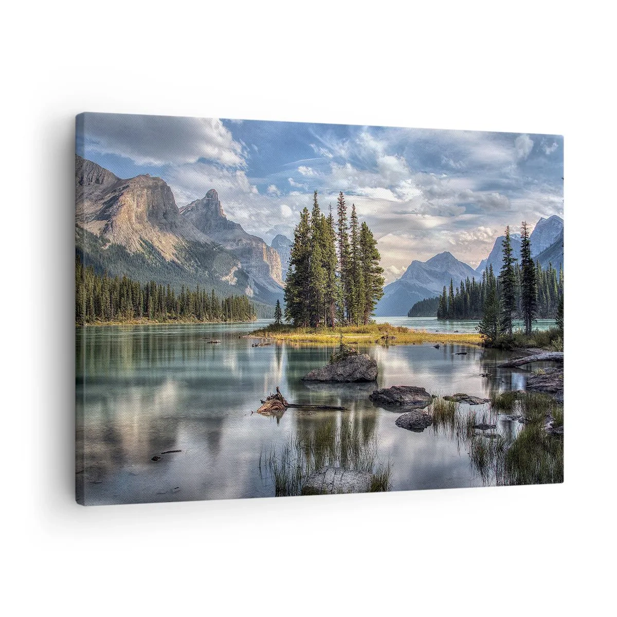 Quadro su tela - Stampe su Tela - Un paesaggio montano con un'isola circondata da un lago calmo - 70x50cm - Sulle acque grandi e limpide...  - Decorazione murale moderna per soggiorno e camera da letto ARTTOR