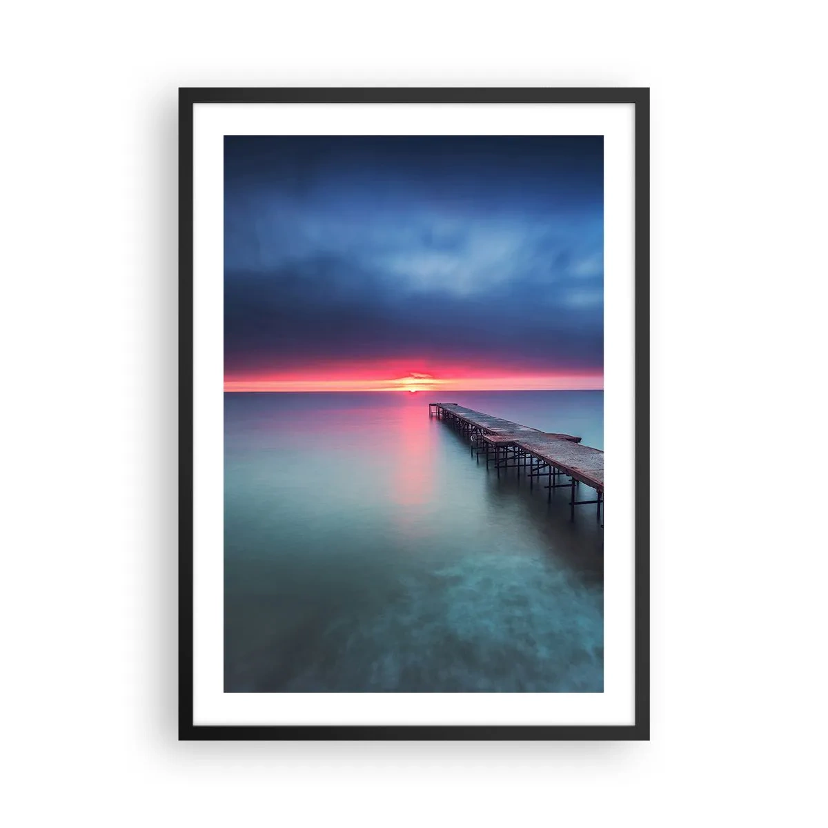 Poster in cornice nera - Un molo che si estende in un mare calmo al tramonto - 50x70cm - Tra il cielo e la terra - Decorazione murale moderna per soggiorno e camera da letto ARTTOR