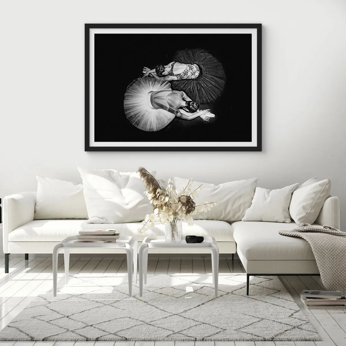 Poster in cornice nera - Un'immagine in bianco e nero di due ballerine in una posa dinamica. - 100x70cm - Yin e yang -  equilibrio ideale - Decorazione murale moderna per soggiorno e camera da letto ARTTOR