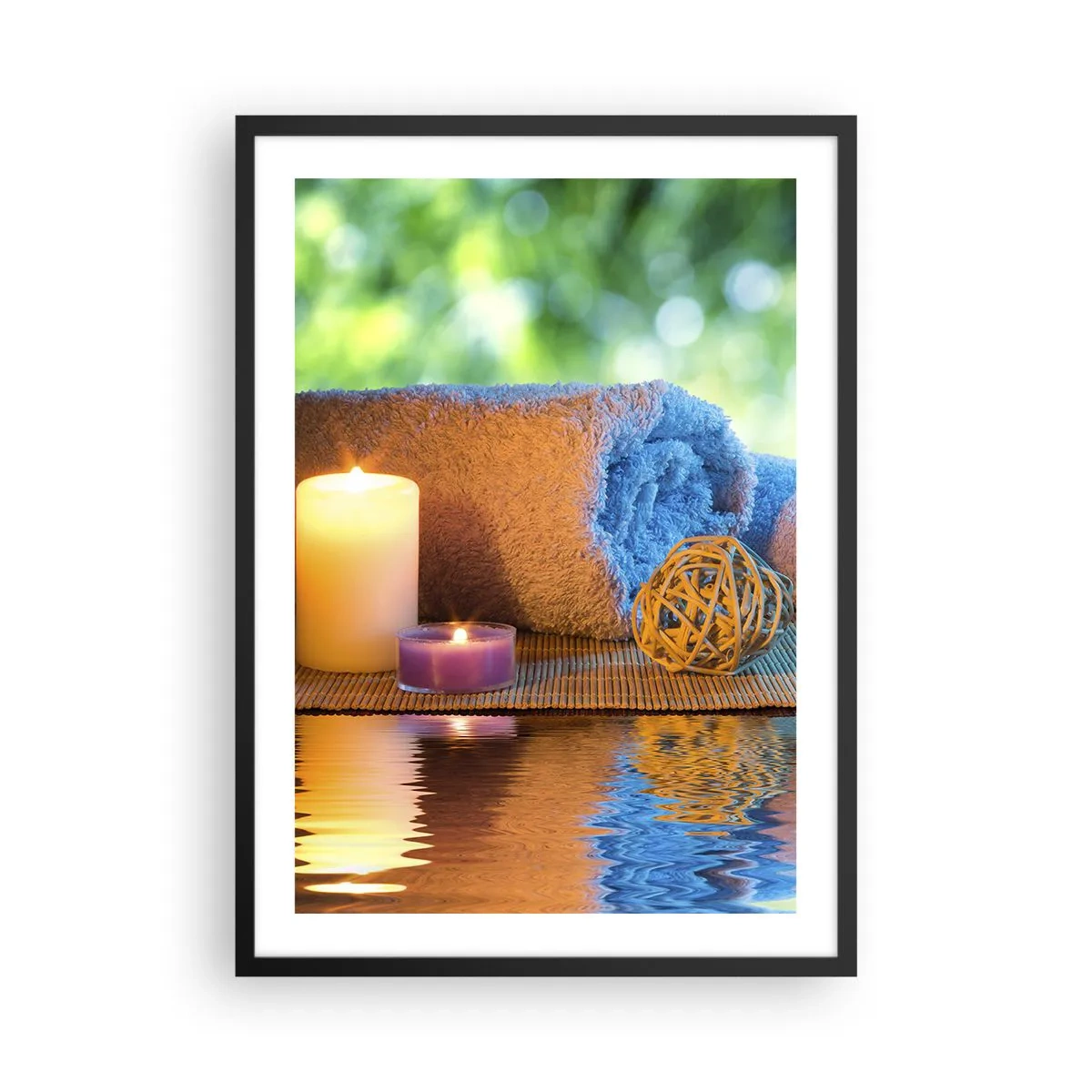 Poster in cornice nera - Candele e un asciugamano contro un paesaggio naturale - 50x70cm - Tempo per il corpo - Decorazione murale moderna per soggiorno e camera da letto ARTTOR