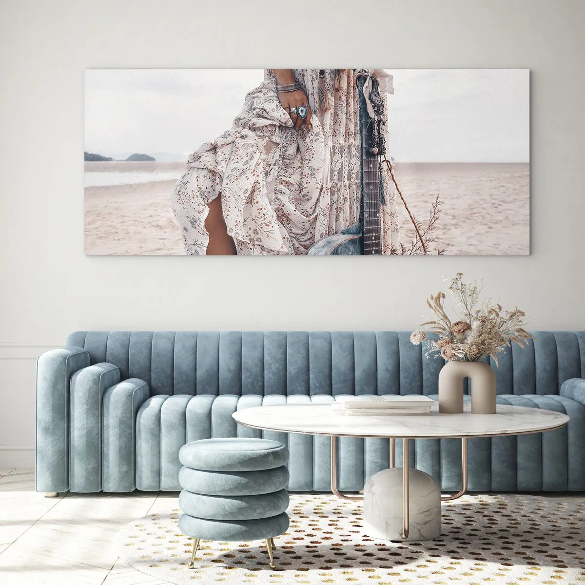 Quadro su vetro - Donna in stile boho con chitarra sulla spiaggia - 140x50cm - Figli dei fiori in cammino - Decorazione murale moderna per soggiorno e camera da letto ARTTOR
