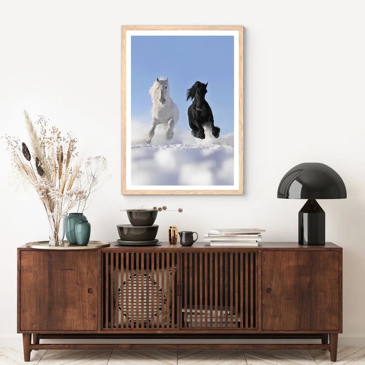 Poster in cornice rovere chiaro - Galoppo in bianco e nero - 70x100 cm