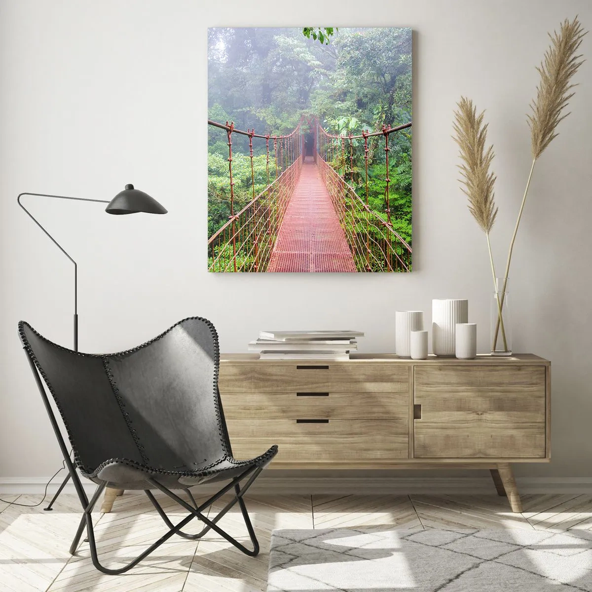 Quadro su vetro - Un ponte sospeso rosso sopra una giungla verde nella nebbia - 50x70cm - Sospeso sopra gli alberi - Decorazione murale moderna per soggiorno e camera da letto ARTTOR