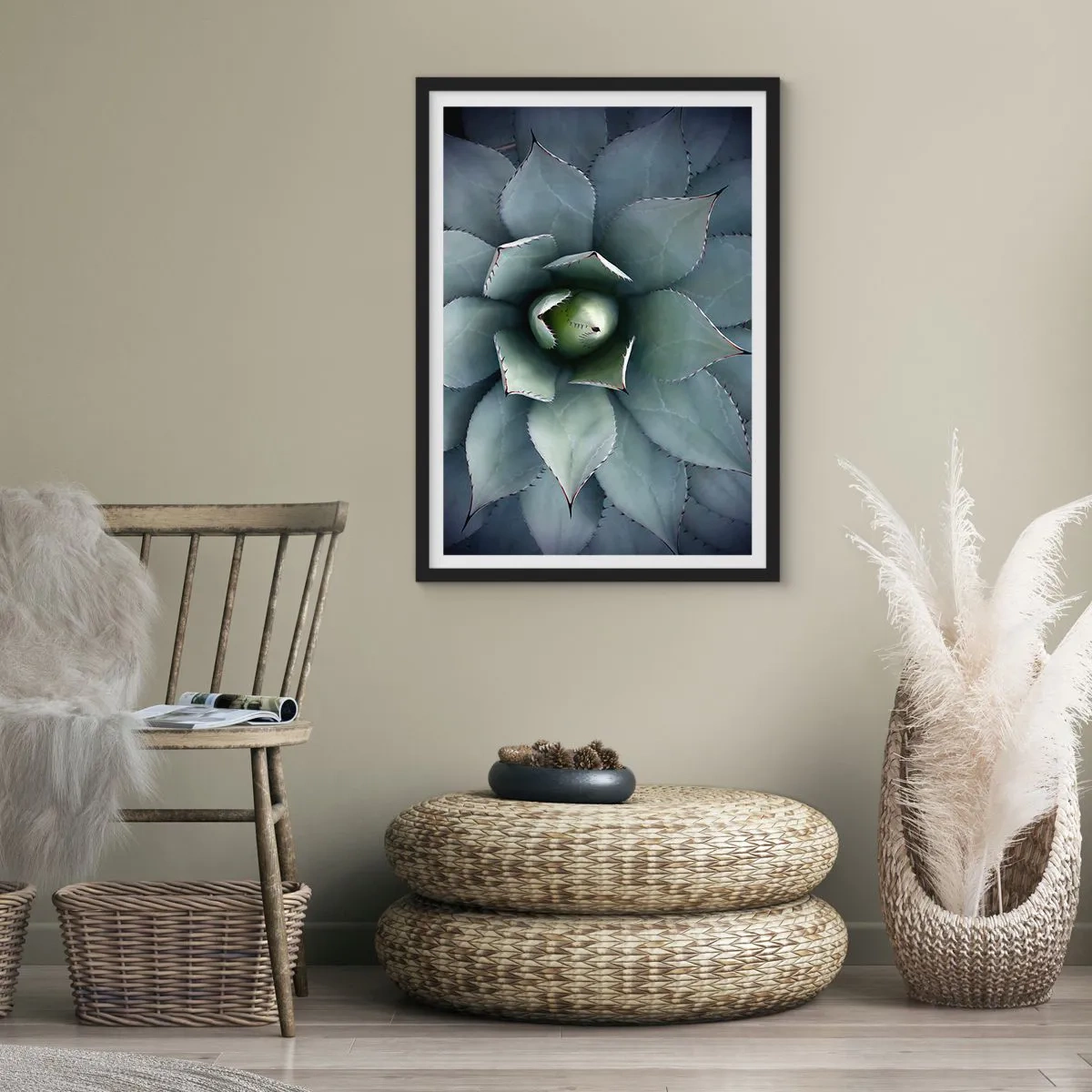 Poster in cornice nera - Primo piano delle foglie simmetriche di una succulenta nelle tonalità del verde. - 50x70cm - Adesca e minaccia - Decorazione murale moderna per soggiorno e camera da letto ARTTOR