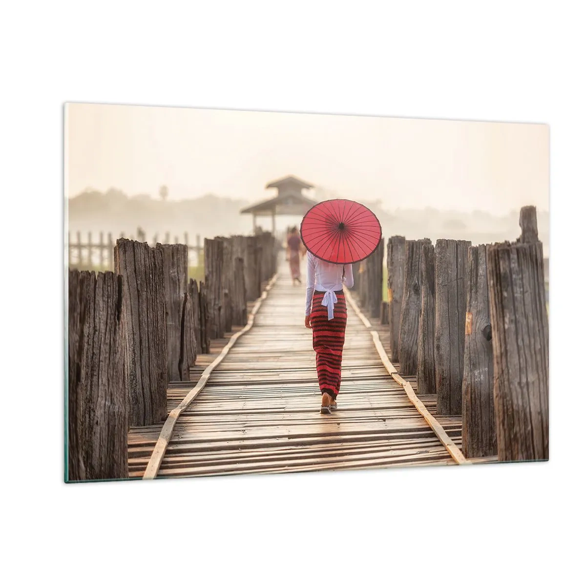 Quadro su vetro - Una donna con un ombrello rosso su un ponte di legno - 120x80cm - Sul vecchio ponte - Decorazione murale moderna per soggiorno e camera da letto ARTTOR