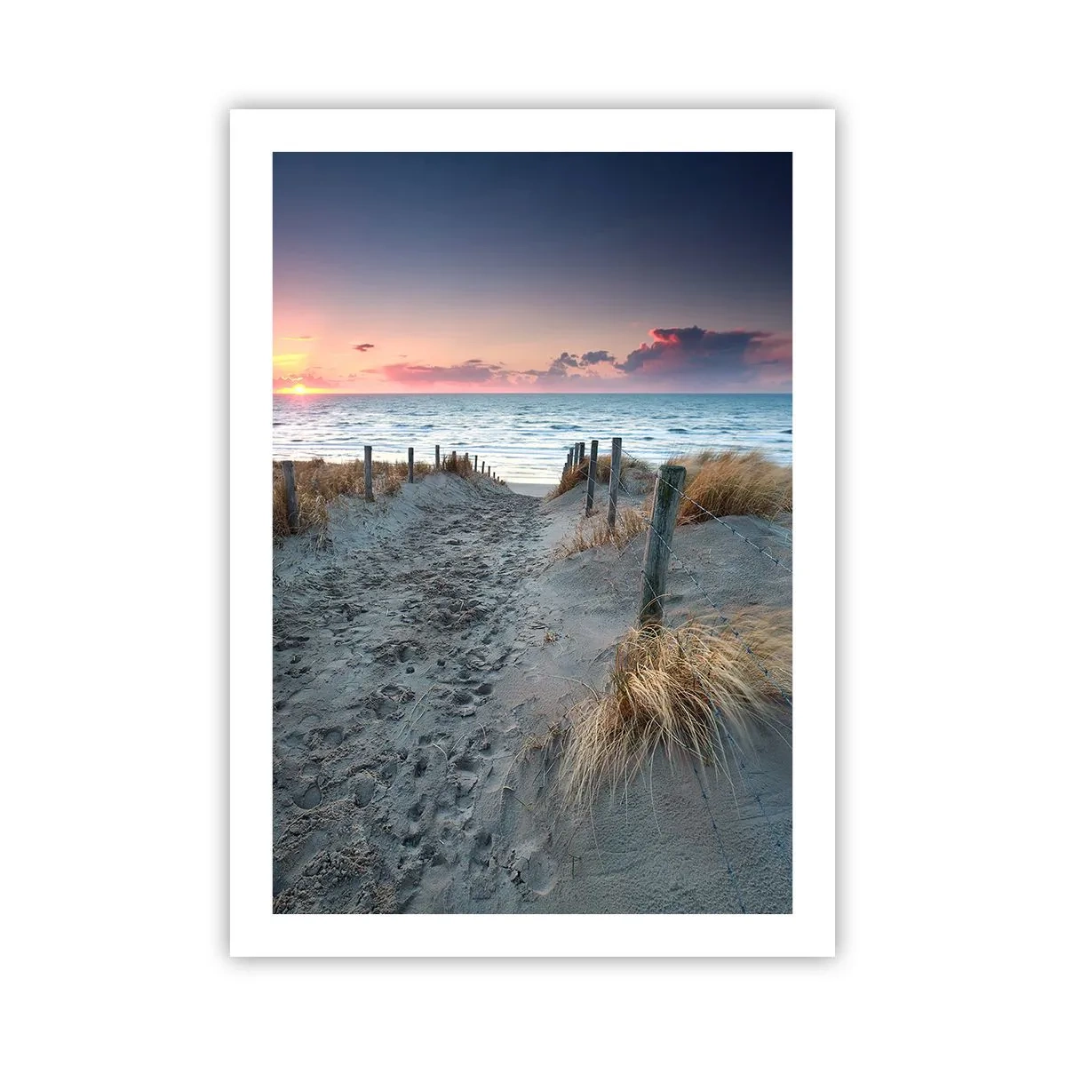 Poster - Sentiero sulla spiaggia al tramonto con vista mare - 50x70cm - Hai versato un arcobaleno di luce radiosa... - Decorazione murale moderna per soggiorno e camera da letto ARTTOR
