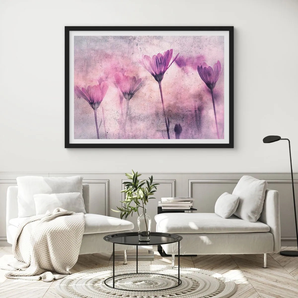 Poster in cornice nera - Delicati fiori nelle tonalità del viola su uno sfondo chiaro - 100x70cm - Il sogno dei fiori - Decorazione murale moderna per soggiorno e camera da letto ARTTOR