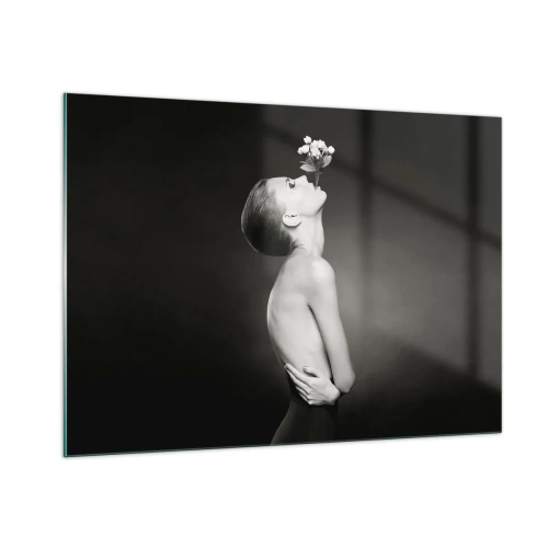 Quadro su vetro - Una donna con un fiore in bocca in un ritratto in bianco e nero - 100x70cm - Eleganza eccentrica - Decorazione murale moderna per soggiorno e camera da letto ARTTOR