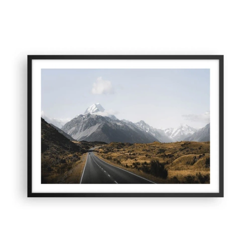 Poster in cornice nera - Una strada in montagna circondata da un paesaggio pittoresco - 70x50cm - Via verso il cuore dei monti - Decorazione murale moderna per soggiorno e camera da letto ARTTOR