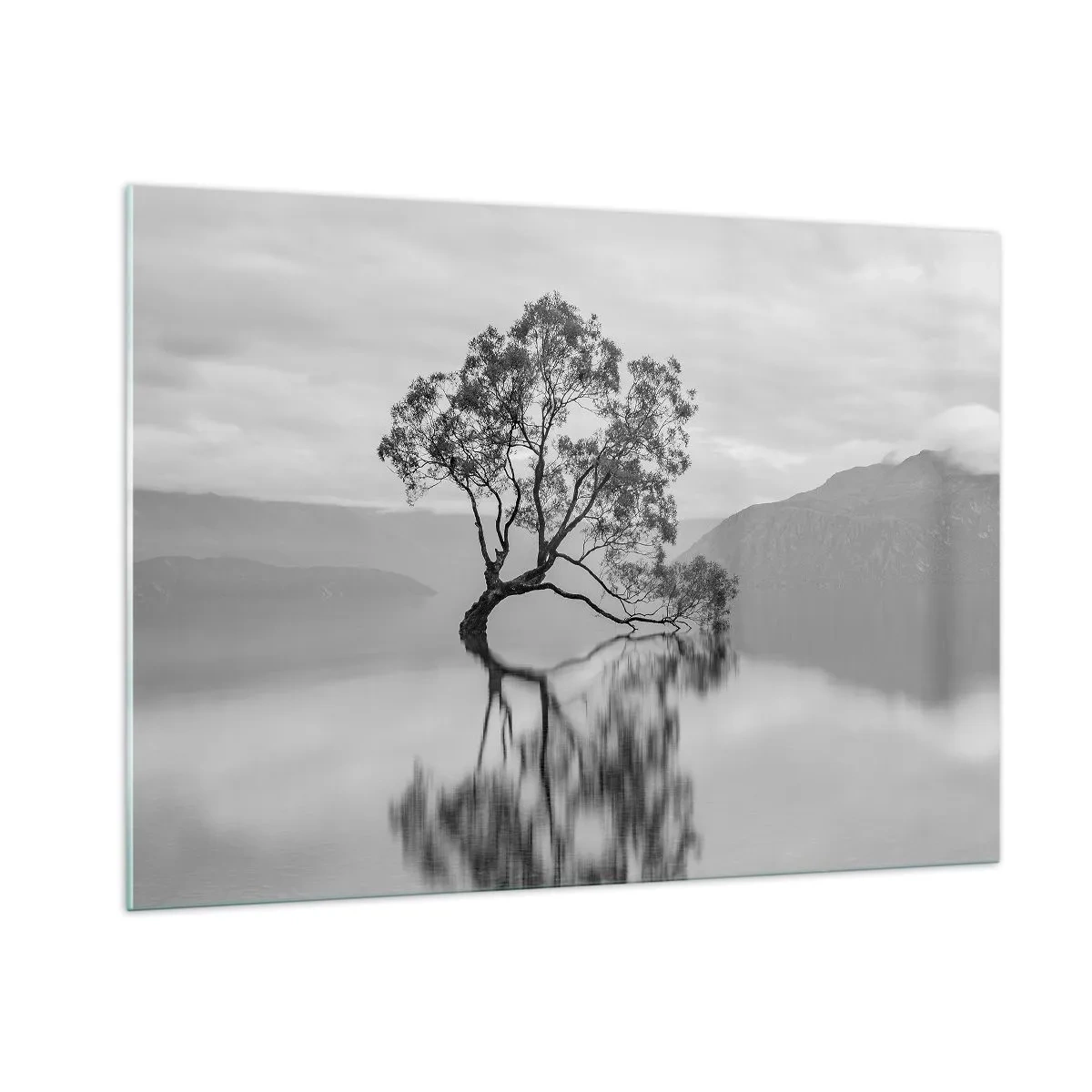 Quadro su vetro - Un albero solitario sull'acqua in un paesaggio in bianco e nero - 100x70cm - C'è un paese così - Decorazione murale moderna per soggiorno e camera da letto ARTTOR