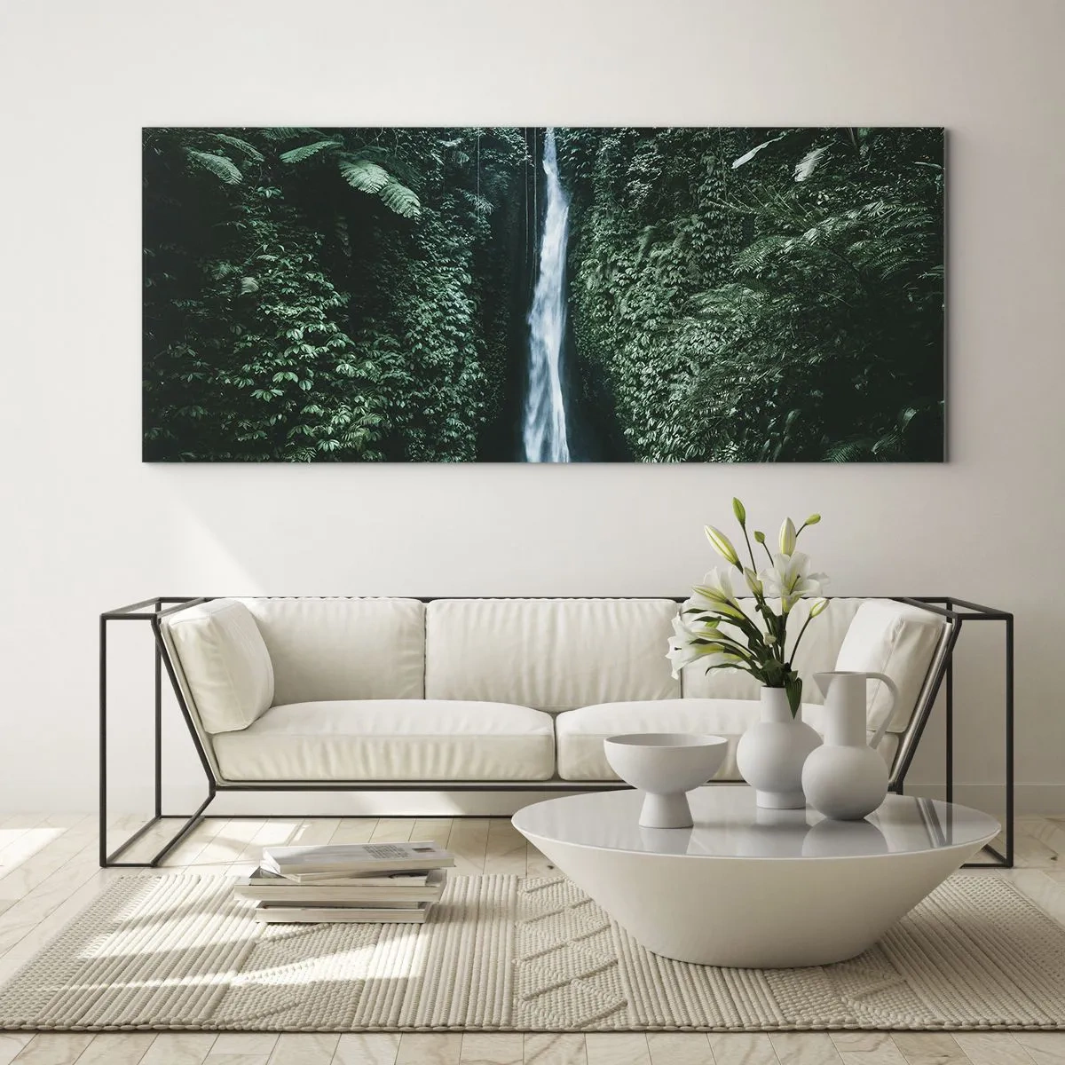Quadro su vetro - Una cascata circondata da una fitta vegetazione tropicale - 160x50cm - Terme tropicali - Decorazione murale moderna per soggiorno e camera da letto ARTTOR