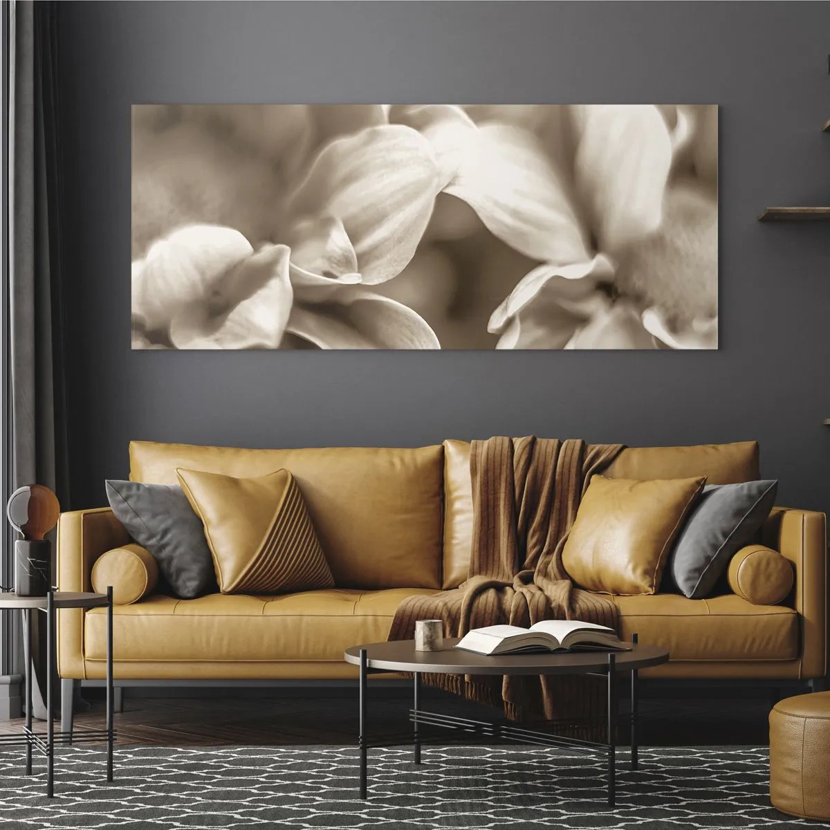 Quadro su vetro - Primo piano di fiori in una delicata tonalità seppia con contorni morbidi - 120x50cm - Mite come un sorriso - Decorazione murale moderna per soggiorno e camera da letto ARTTOR