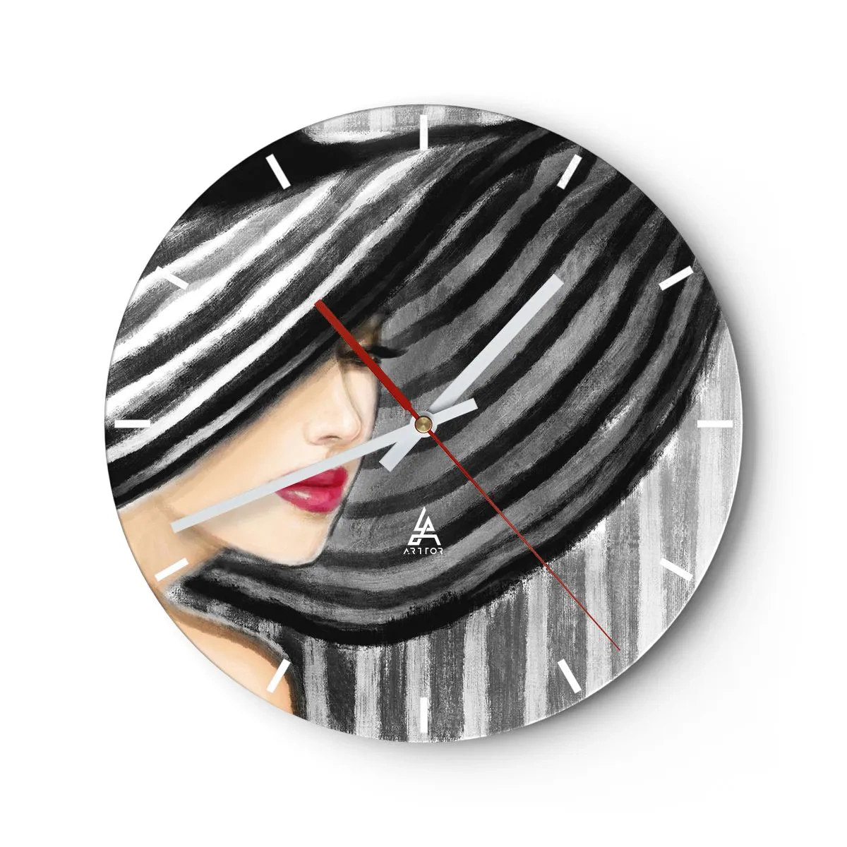 Orologio da parete - Orologio in Vetro - Volto di donna con un elegante cappello a righe bianche e nere - 30x30cm - Dove trovarti? - Decorazione murale moderna per soggiorno, cucina e camera da letto ARTTOR