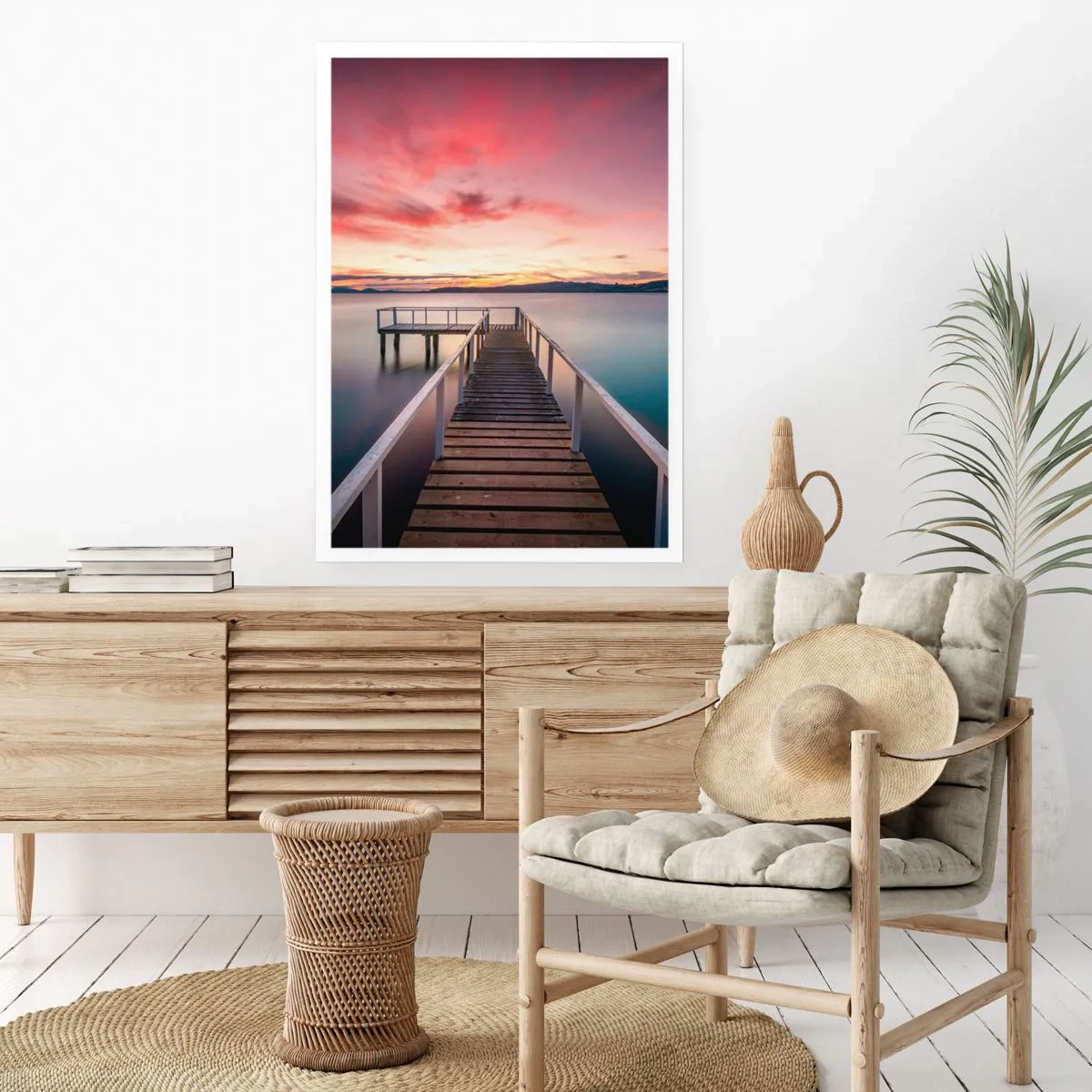 Poster - Un molo sul lago alla luce del sole al tramonto - 50x70cm - La fiamma mite della sera - Decorazione murale moderna per soggiorno e camera da letto ARTTOR