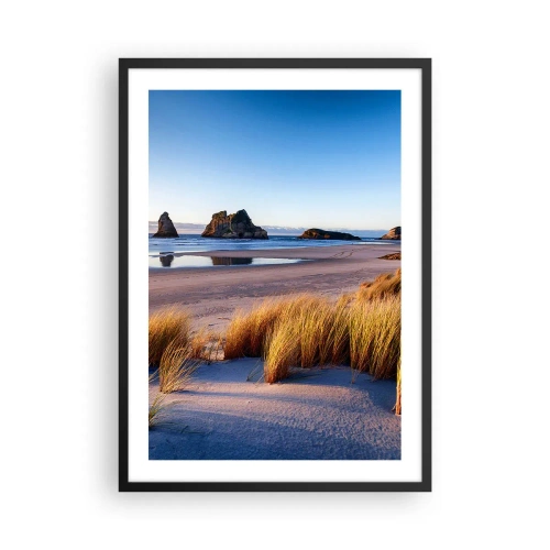 Poster in cornice nera - Una spiaggia pittoresca con erba e rocce sullo sfondo di un oceano calmo - 50x70cm - Per i cercatori di pace - Decorazione murale moderna per soggiorno e camera da letto ARTTOR
