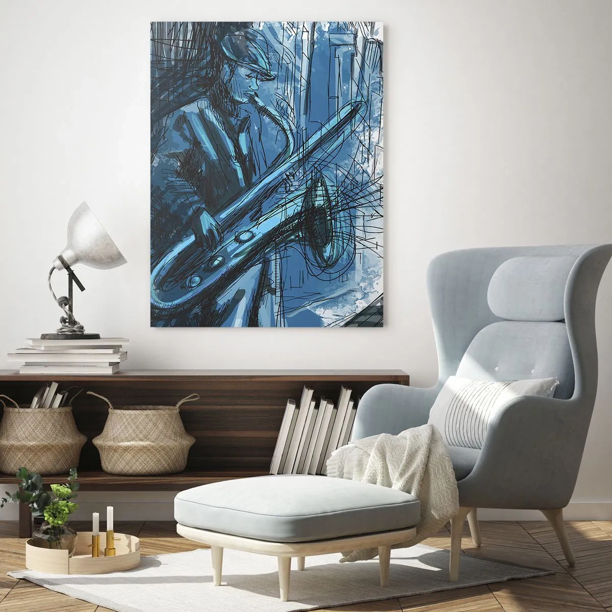 Quadro su vetro - Una figura che suona il sassofono sullo sfondo di una città - 70x100cm - Rapsodia urbana - Decorazione murale moderna per soggiorno e camera da letto ARTTOR