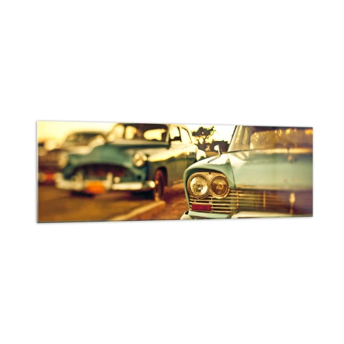 Quadro su vetro - Auto d'epoca nella calda luce del tramonto - 160x50cm - Aspettiamo, vediamo - Decorazione murale moderna per soggiorno e camera da letto ARTTOR