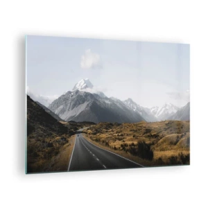 Quadro su vetro - Una strada asfaltata che conduce verso le montagne innevate - 70x50cm - Via verso il cuore dei monti - Decorazione murale moderna per soggiorno e camera da letto ARTTOR