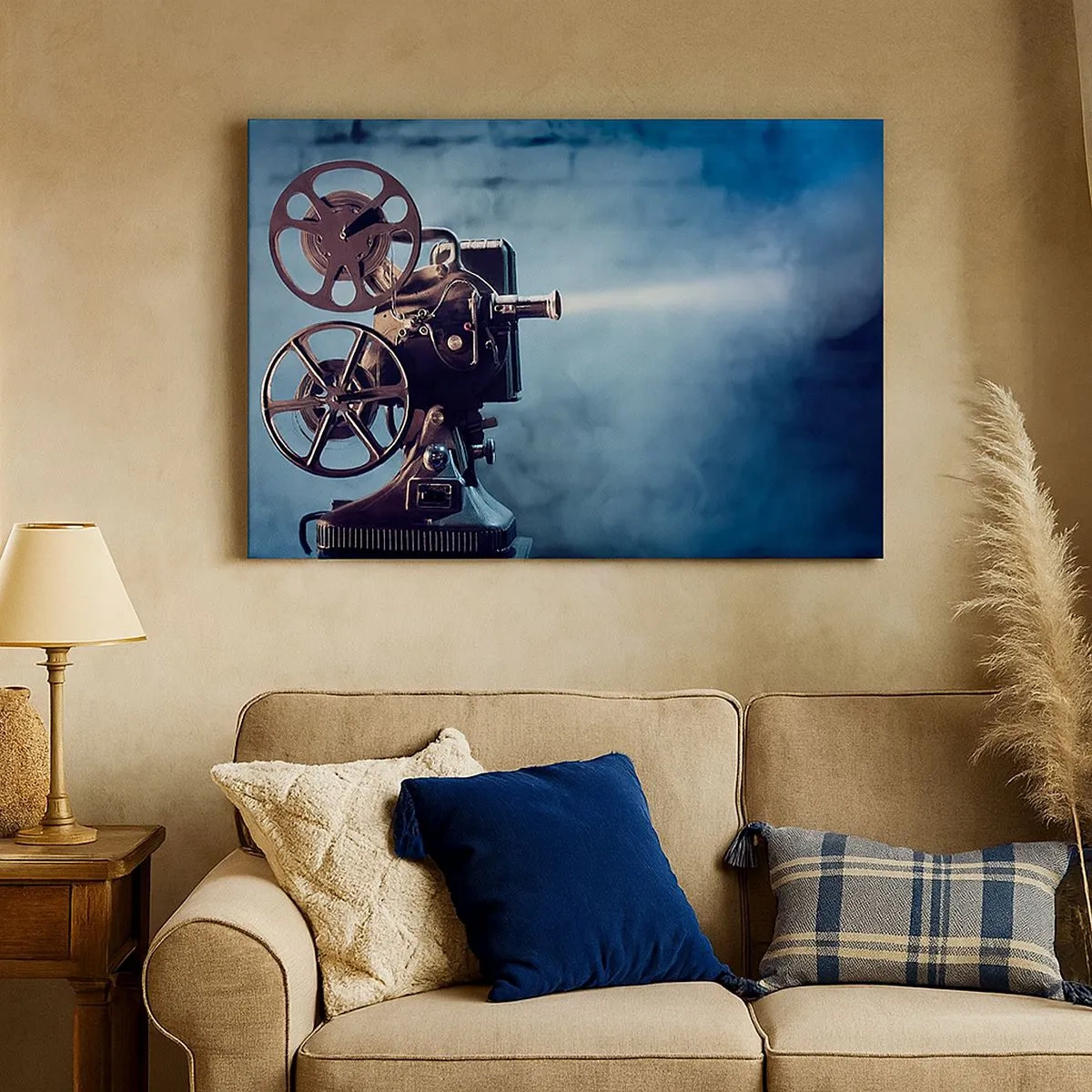 Quadro su tela - Stampe su Tela - Un vecchio proiettore cinematografico proietta luce su uno sfondo blu - 70x50cm - Nel vecchio cinema - Decorazione murale moderna per soggiorno e camera da letto ARTTOR