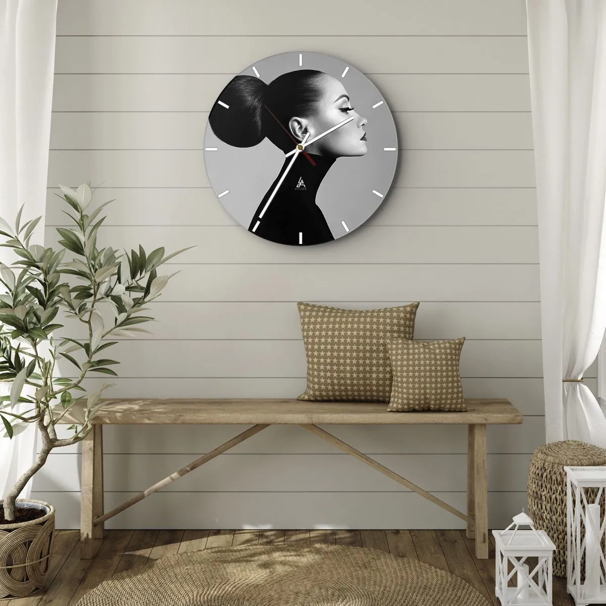 Orologio da parete - Orologio in Vetro - Profilo di una donna in stile artistico su sfondo grigio - 30x30cm - La Nefertiti di oggi - Decorazione murale moderna per soggiorno, cucina e camera da letto ARTTOR