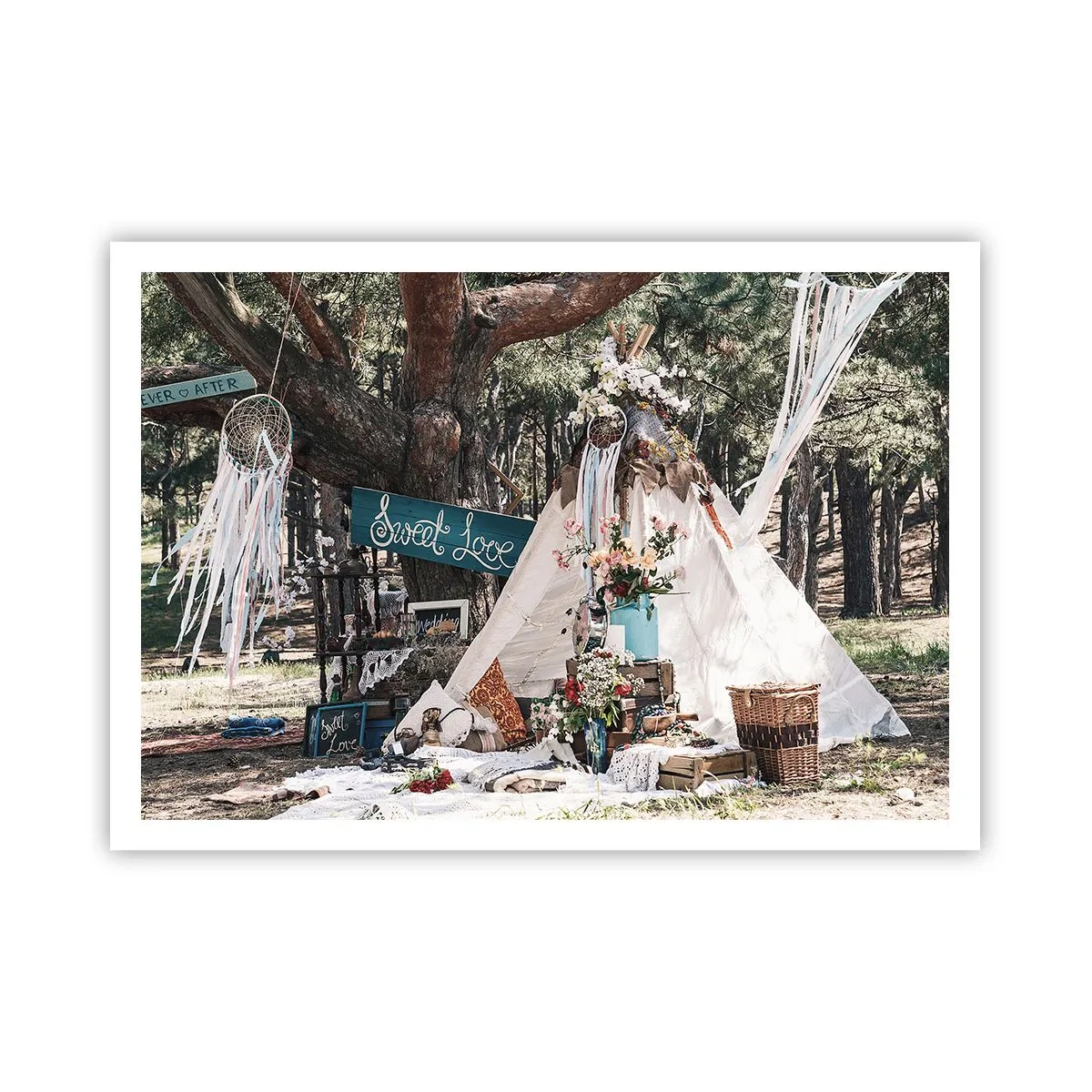 Poster - Decorazione boho con un teepee nella foresta - 100x70cm - Make love... - Decorazione murale moderna per soggiorno e camera da letto ARTTOR