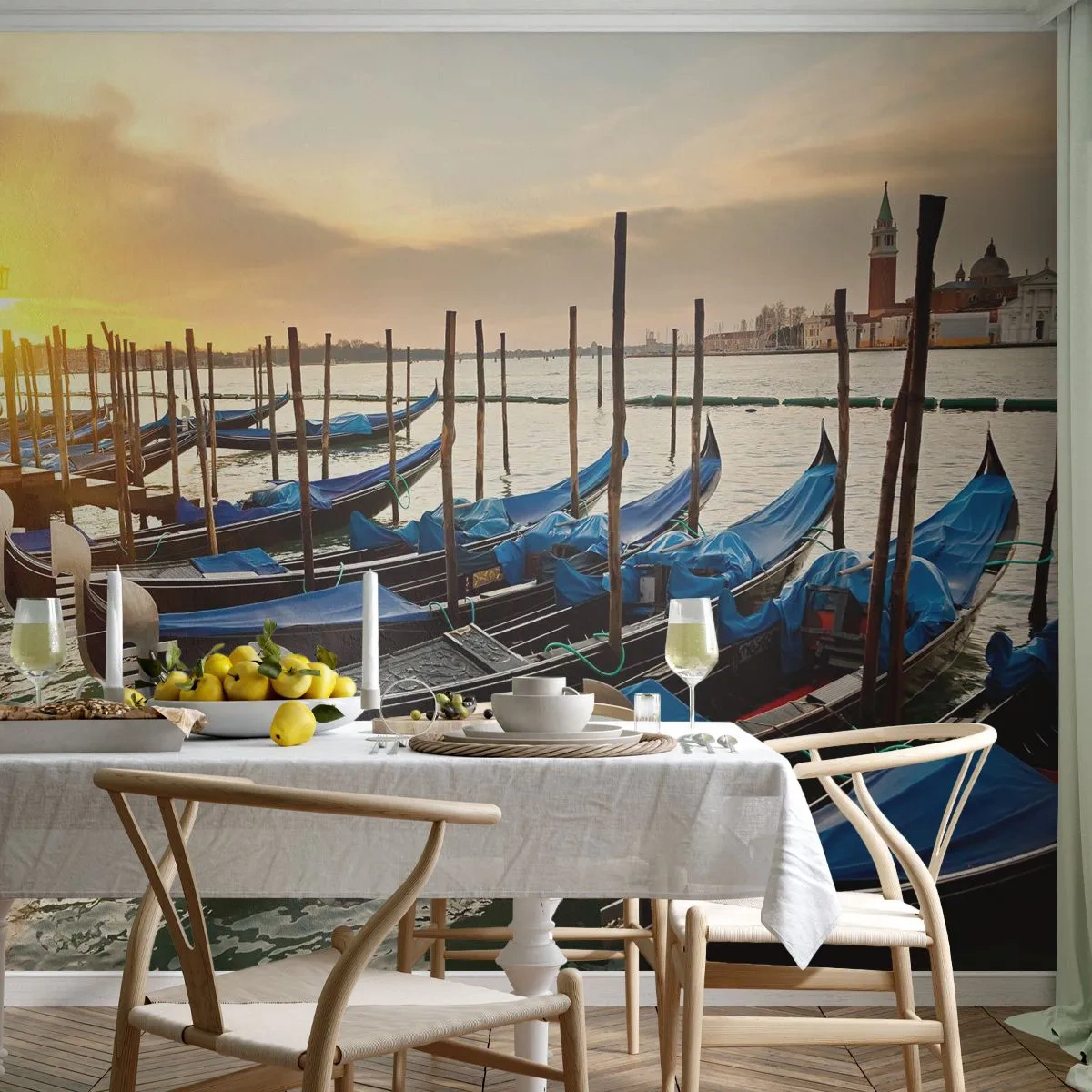 Fotomurali Standard Eco - Prima che arrivi il frastuono - Venezia, Città, Architettura - 400x280 cm