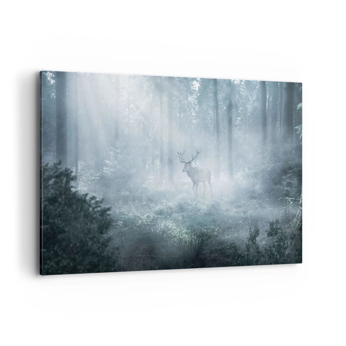 Quadro su tela - Stampe su Tela - Un cervo in una fitta foresta avvolto nella nebbia mattutina - 120x80cm - Passeggiata mattutina sulle sue terre - Decorazione murale moderna per soggiorno e camera da letto ARTTOR