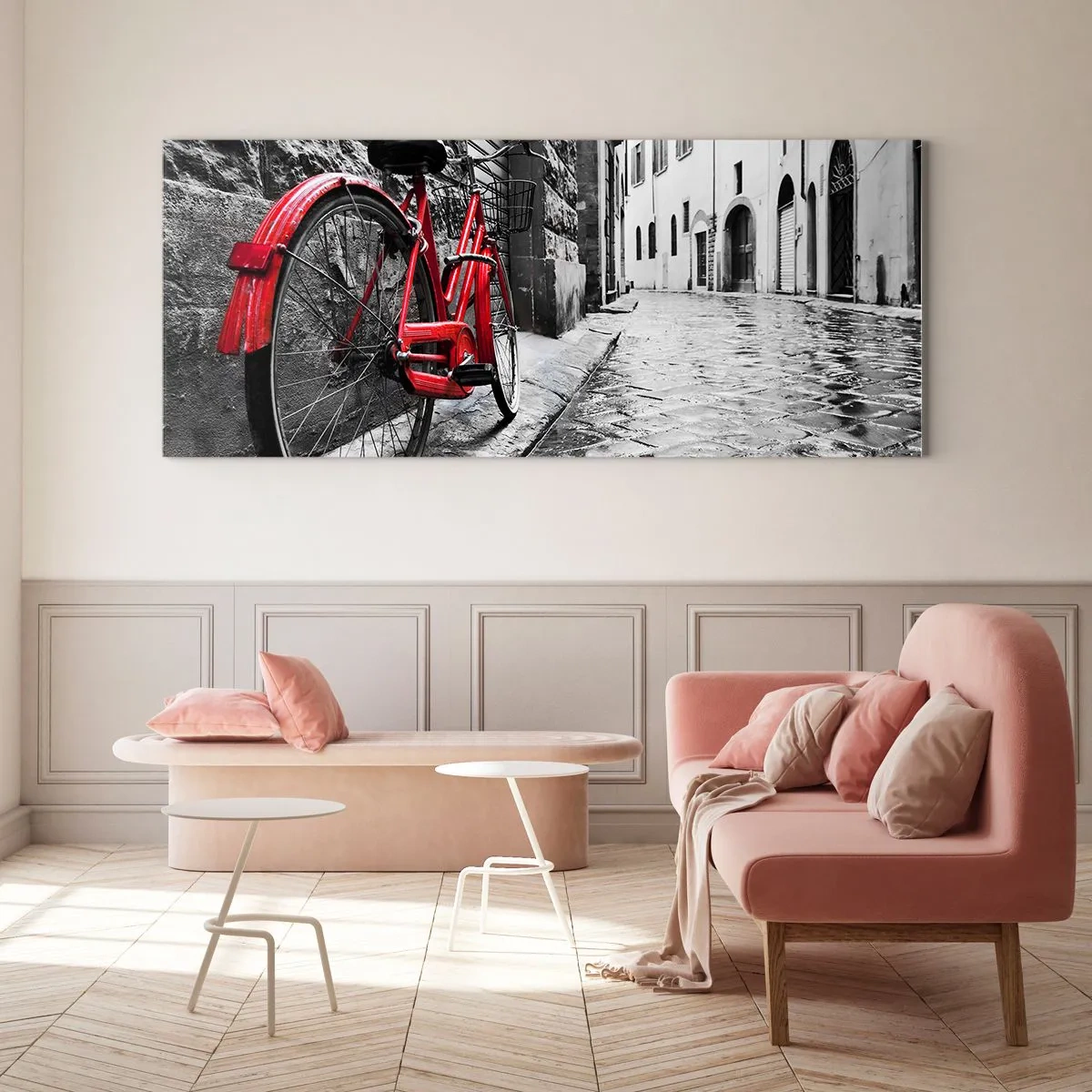Quadro su vetro - Bicicletta rossa in una strada bianca e nera - 160x50cm - La vera bellezza non invecchia - Decorazione murale moderna per soggiorno e camera da letto ARTTOR