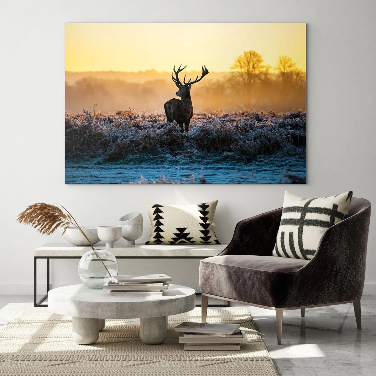 Quadro su vetro - Cervi in una mattina gelida con l'alba sullo sfondo - 70x50cm - Incoronato nelle sue terre - Decorazione murale moderna per soggiorno e camera da letto ARTTOR