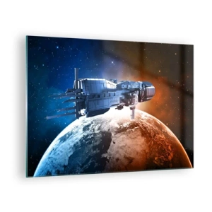 Quadro su vetro - Un'astronave in orbita attorno a un pianeta alla luce delle stelle - 70x50cm - Un attento osservatore - Decorazione murale moderna per soggiorno e camera da letto ARTTOR